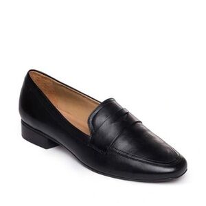 Bernardo Jaislyn Black Leather Loafer